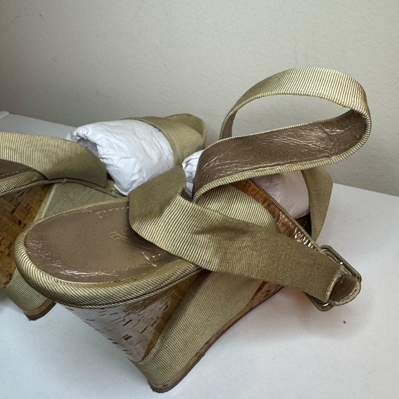 BCBG Heels Wedges Thick Straps Tan Size 10 - Picture 15 of 16